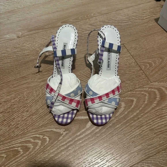 NWT Manolo Blahnik Gimgham Heels with Dust Bag